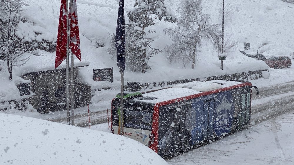 bus SMC sous la neige