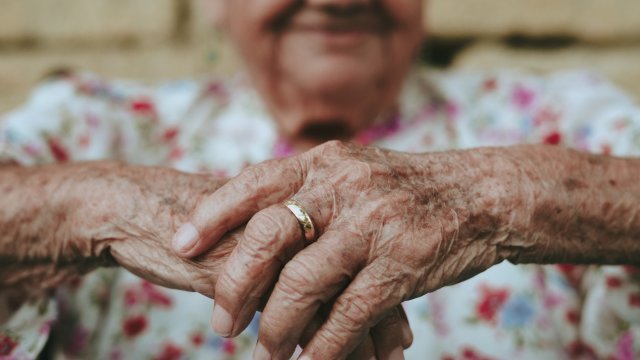 Troubles cognitifs chez les aînés: une formation gratuite pour les particuliers et les non-soignants